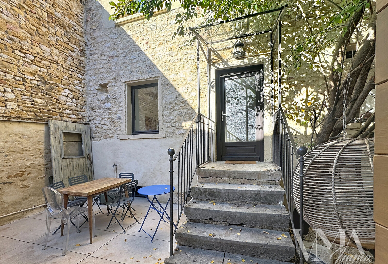 Maison de village rénovée de 95 m2 au centre de Lissieu — photo 1