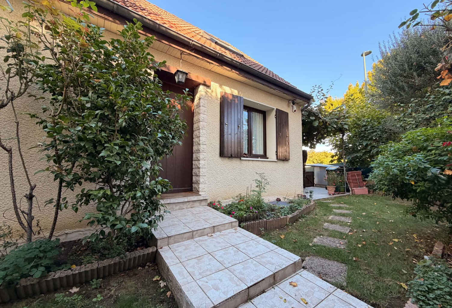 CHARMANTE MAISON   PANORAMA / JARDIN PARISIEN — photo 1