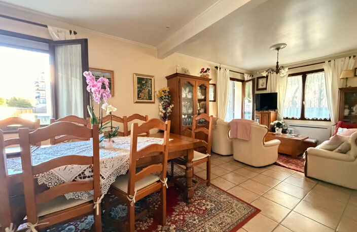 CHARMANTE MAISON   PANORAMA / JARDIN PARISIEN — photo 2