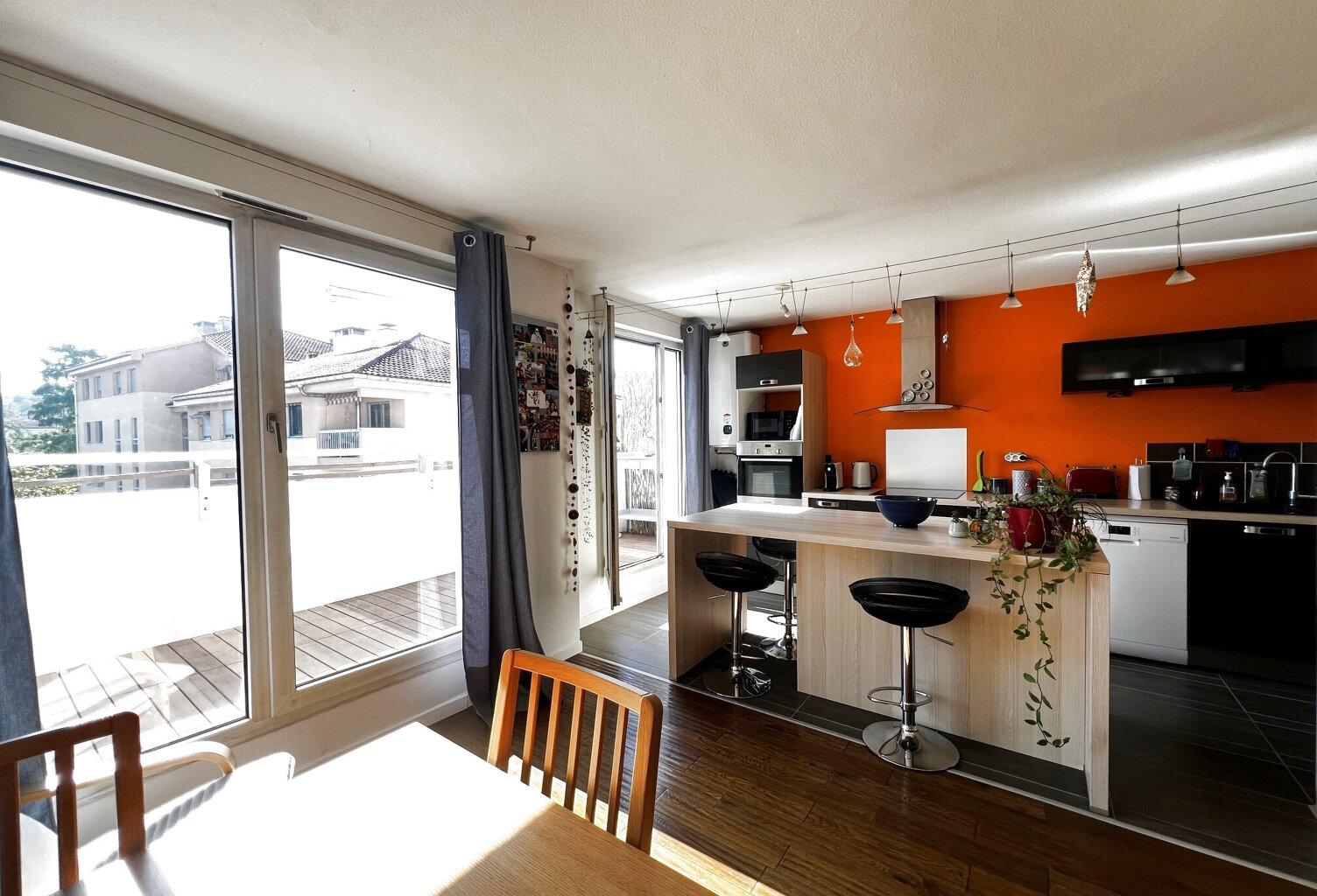 Valmy- Beau T3 rénové avec balcon et vue dégagée. — photo 1