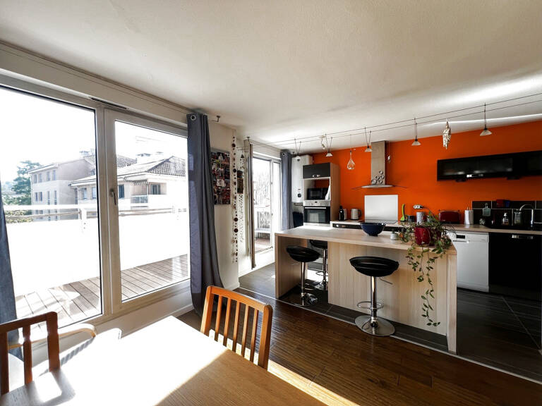 Valmy- Beau T3 rénové avec balcon et vue dégagée. — photo 1