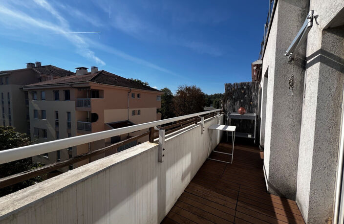 Valmy- Beau T3 rénové avec balcon et vue dégagée. — photo 5
