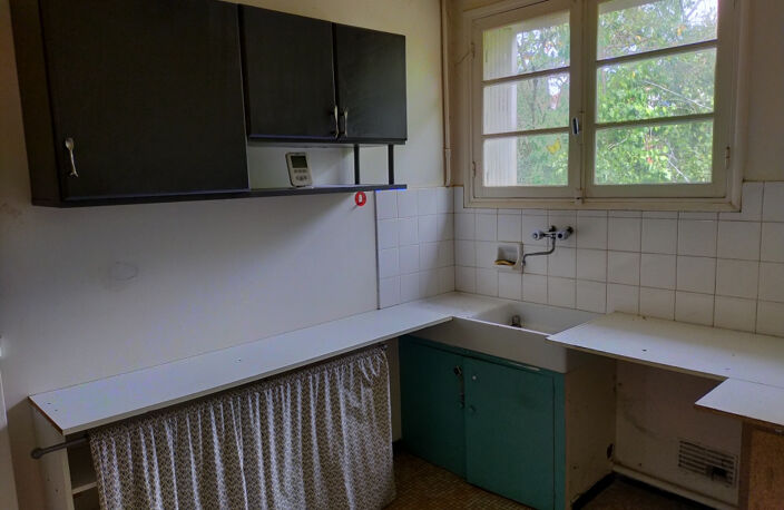 Maison sur un étage à rénover entièrement sur un terrain clôturé de 400 m2  proche de tout commerce — photo 5