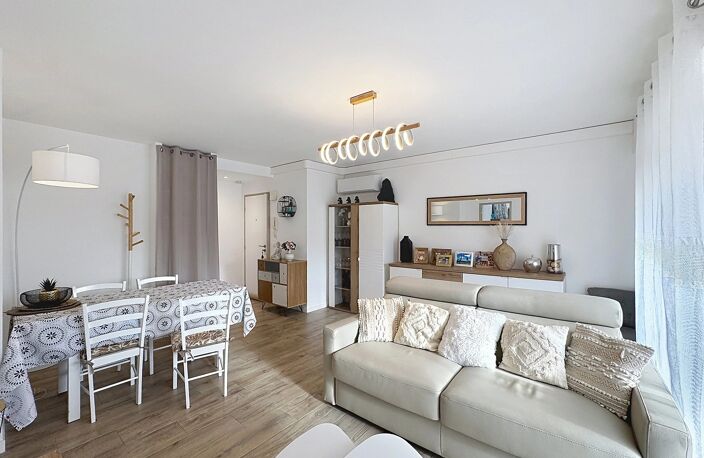 GOLFE JUAN - BEL APPARTEMENT 4 PIÈCES RÉNOVÉ AVEC TERRASSE, PARKING ET CAVE — photo 4