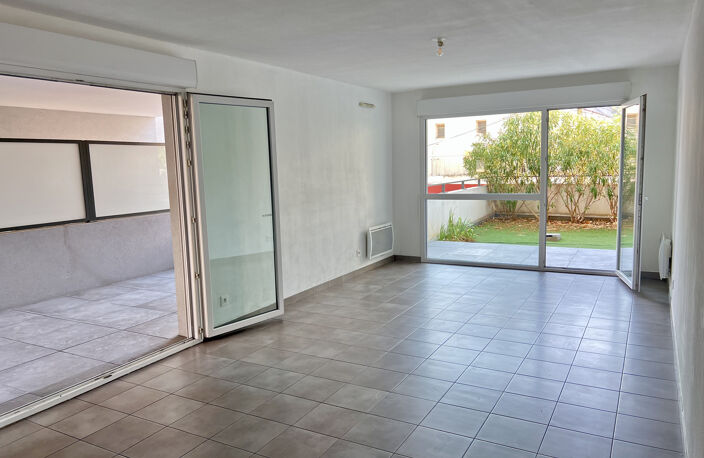MADELEINE Carré 131 : Location VIDE 3 pièces 63m2 Terrasse 18m2 Jardinet 25m2 Double Parkings — photo 2