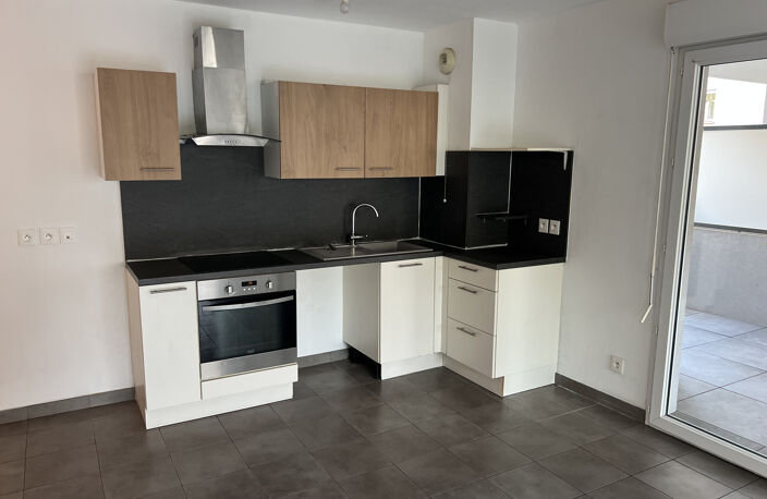 MADELEINE Carré 131 : Location VIDE 3 pièces 63m2 Terrasse 18m2 Jardinet 25m2 Double Parkings — photo 3