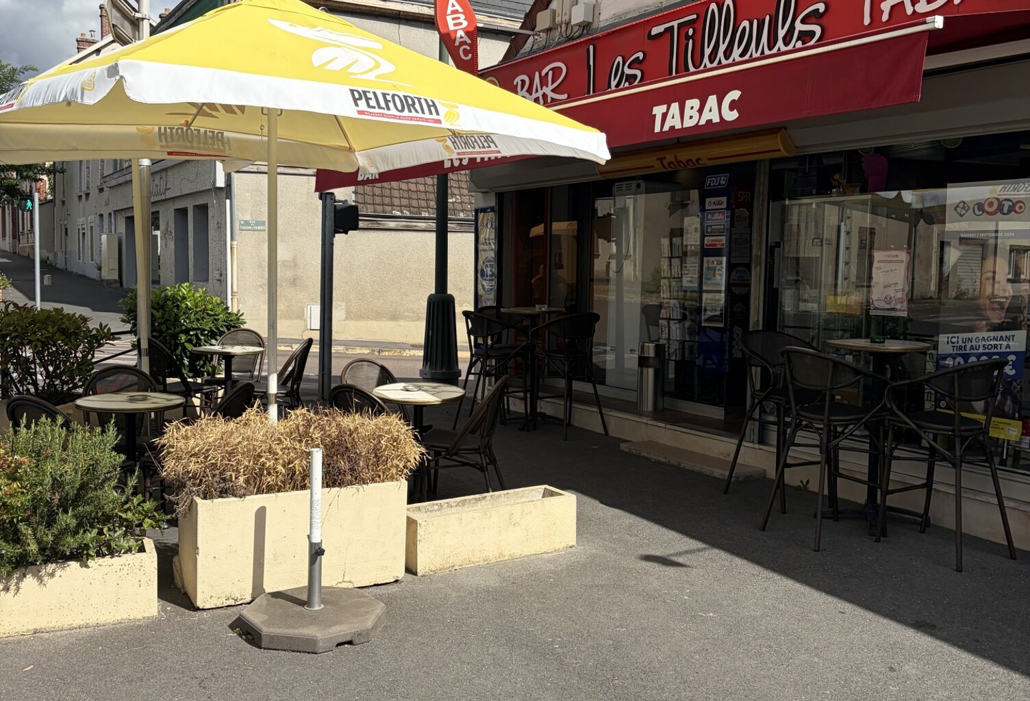 Vente Bar, Brasserie, Tabac 140 m&sup2; — photo 1