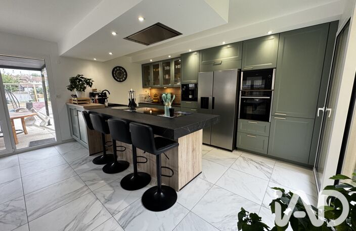 Vente Maison/villa 9 pièces — photo 2