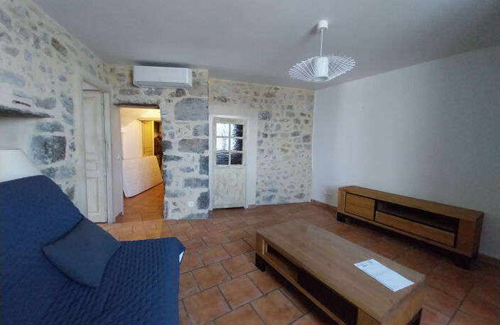 EXCLUSIF APPARTEMENT MEUBLE DEUX CHAMBRES, UN BUREAU PARKING FERME AU CENTRE DE SAUVE — photo 2