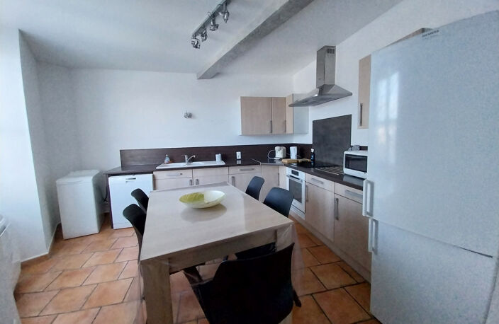 EXCLUSIF APPARTEMENT MEUBLE DEUX CHAMBRES, UN BUREAU PARKING FERME AU CENTRE DE SAUVE — photo 4