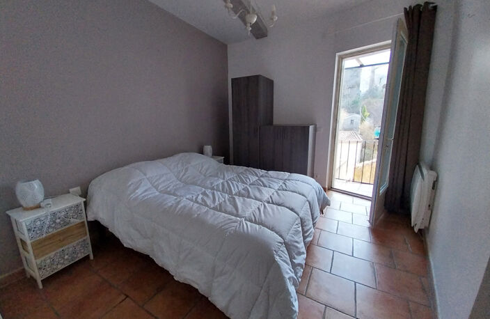 EXCLUSIF APPARTEMENT MEUBLE DEUX CHAMBRES, UN BUREAU PARKING FERME AU CENTRE DE SAUVE — photo 5
