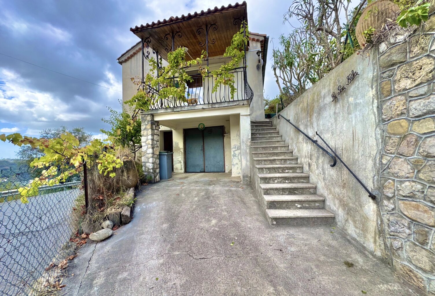 Castagniers  3 pièces dans maison avec terrain — photo 1