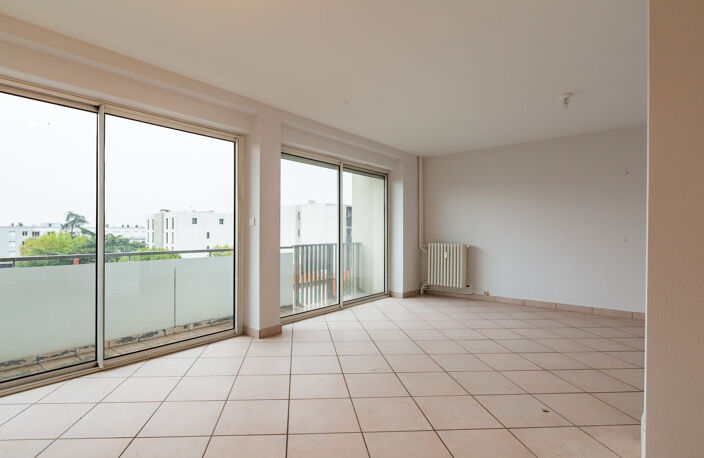 Appartement T4 75 m2 avec balcon, cave et parking couvert, avenue Victor Hugo, 26000 VALENCE — photo 2