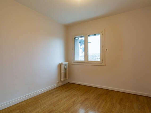 Appartement T4 75 m2 avec balcon, cave et parking couvert, avenue Victor Hugo, 26000 VALENCE — photo du bien