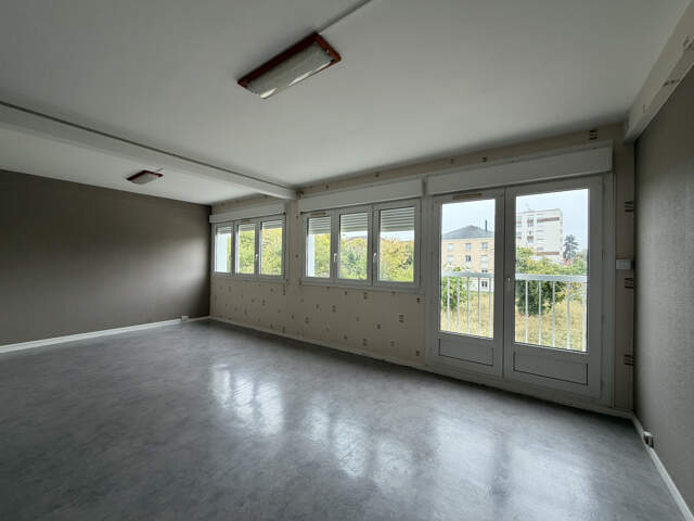A VENDRE LE MANS LES MAILLETS APPARTEMENT DE TYPE 3 AVEC CAV — photo du bien