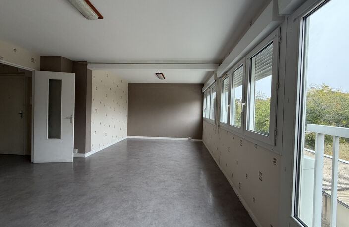 A VENDRE LE MANS LES MAILLETS APPARTEMENT DE TYPE 3 AVEC CAV — photo 3