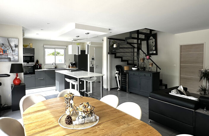 EXCLUSIVITE SOUCIEU-EN-JARREST MAISON CONTEMPORAINE AVEC PIS — photo 2