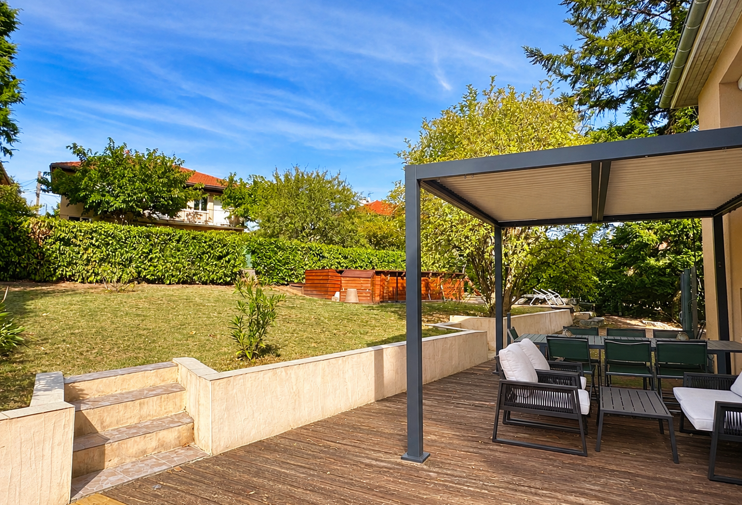 EXCLU ST-GENIS-LES-OLLIERES MAISON RENOVEE AVEC PISCINE — photo 1