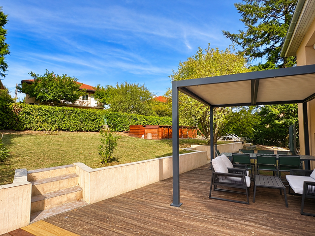EXCLU ST-GENIS-LES-OLLIERES MAISON RENOVEE AVEC PISCINE — photo du bien