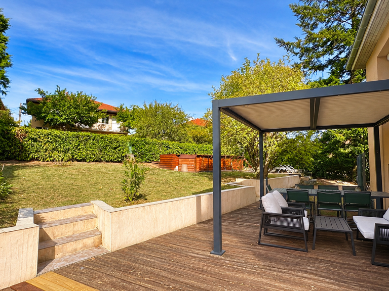 EXCLU ST-GENIS-LES-OLLIERES MAISON RENOVEE AVEC PISCINE — photo 1