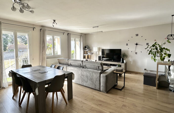 EXCLU ST-GENIS-LES-OLLIERES MAISON RENOVEE AVEC PISCINE — photo 2