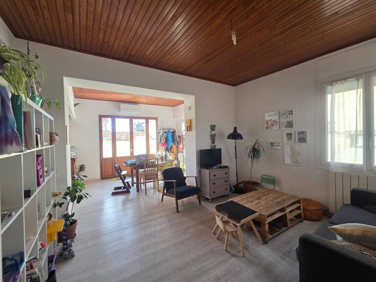 APPARTEMENT - GARAGE ET COUR PRIVATIVE — photo 1