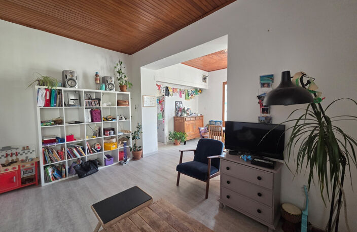 APPARTEMENT - GARAGE ET COUR PRIVATIVE — photo 2
