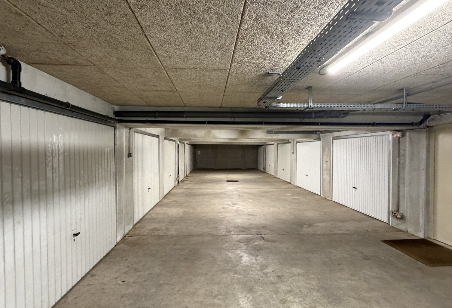 GARAGE EN SOUS SOL 15 M2 LA VALETTE DU VAR — photo 1