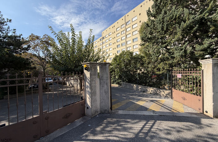 GARAGE EN SOUS SOL 15 M2 LA VALETTE DU VAR — photo 3