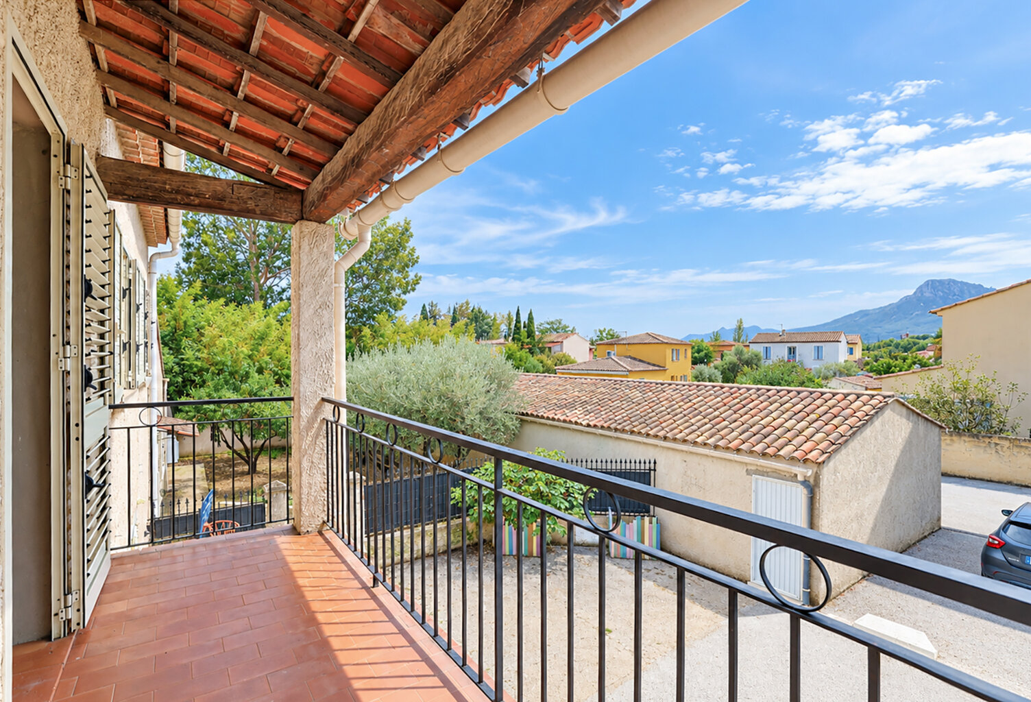 T4 DE 87.5 M2 AVEC TERRASSE, GARAGE ET PARKING PRIVATIF ! — photo 1