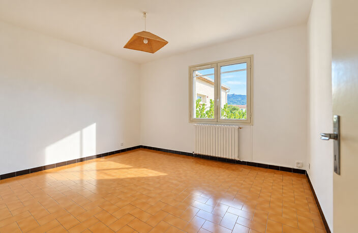 T4 DE 87.5 M2 AVEC TERRASSE, GARAGE ET PARKING PRIVATIF ! — photo 3