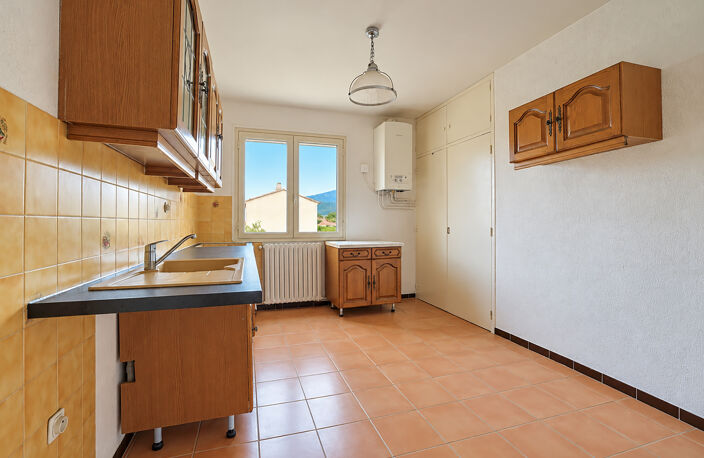 T4 DE 87.5 M2 AVEC TERRASSE, GARAGE ET PARKING PRIVATIF ! — photo 4