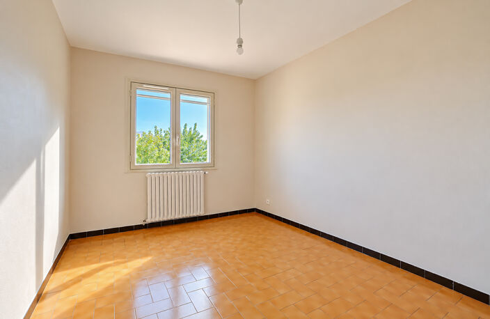 T4 DE 87.5 M2 AVEC TERRASSE, GARAGE ET PARKING PRIVATIF ! — photo 5