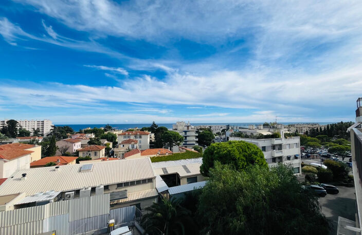 F2 DERNIER ETAGE NICE OUEST — photo 2
