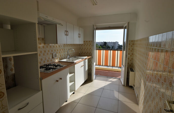 F2 DERNIER ETAGE NICE OUEST — photo 4