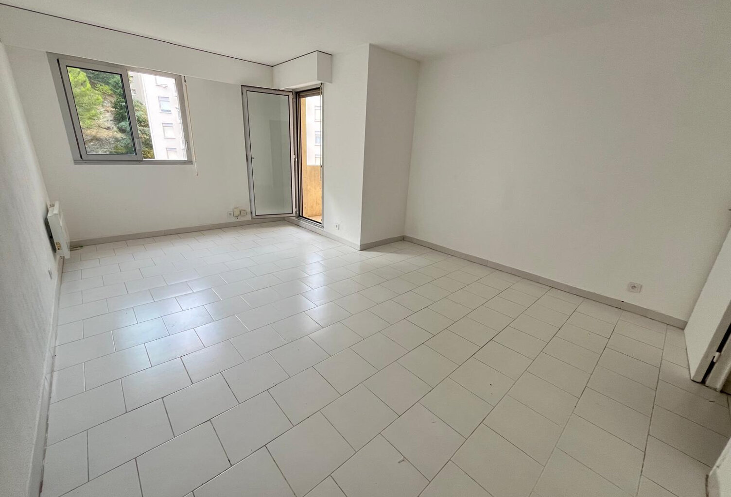 NICE 83 AV DE LA MADELEINE 2PIECES — photo 1