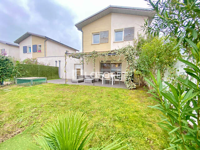 Maison à Bourg-lès-Valence de 4 pièces avec piscine — photo du bien