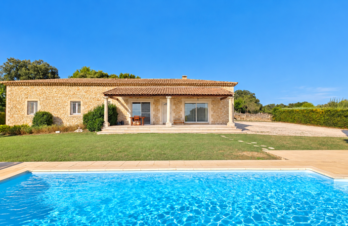 'Exclusivité Swixim Uzès' A 10 minutes d'Uzès, élégante maison en pierre avec piscine — photo 2