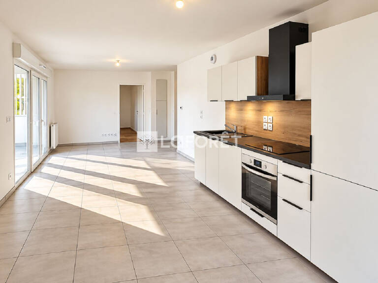 T3 récent avec balcon de 14 m² et garage ? Vue montagnes — photo 1