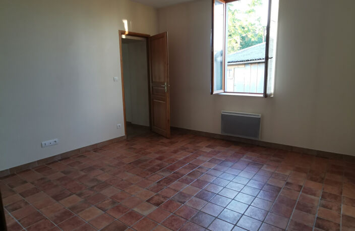 Maison de Bourg avec garage et jardin à Nerondes, entre Neve — photo 3
