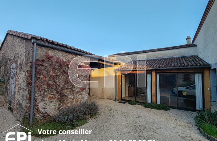 Maison de caractère comprenant: entrée, cuisine aménagée, s? — photo 3