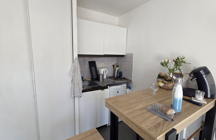 Studio - Balcon et stationnement - Quartiers Carnot Lecoq — photo 2