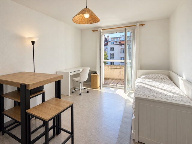 Studio - Balcon et stationnement - Quartiers Carnot Lecoq — photo du bien