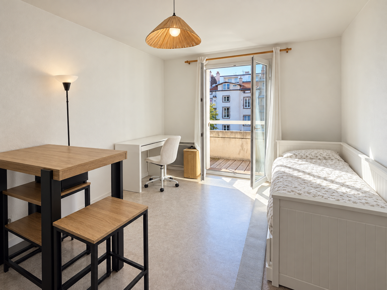 Studio - Balcon et stationnement - Quartiers Carnot Lecoq — photo 1