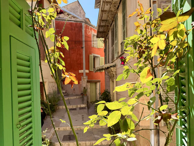 Maison de village 3p au coeur de Gilette — photo du bien