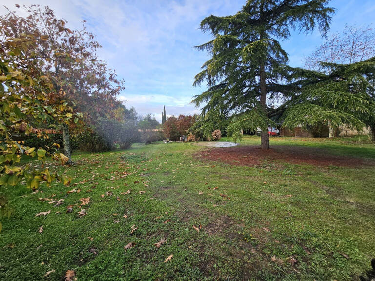 Terrain à bâtir à Daignac (33420) — photo 1