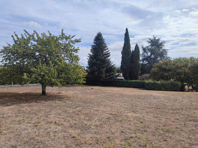Terrain à bâtir à Sauveterre-de-Guyenne (33540) — photo du bien