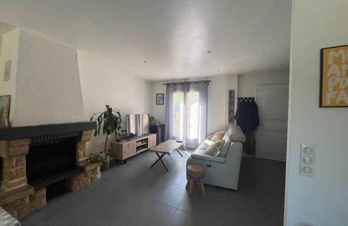 LUYNES – MAISON AVEC JARDIN ET GARAGE, À DEUX PAS DU VILLAGE — photo 2