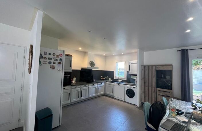 LUYNES – MAISON AVEC JARDIN ET GARAGE, À DEUX PAS DU VILLAGE — photo 4