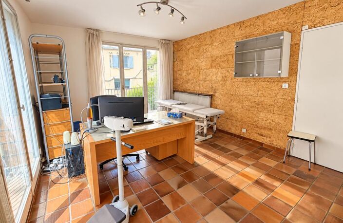 AIX-EN-PROVENCE CENTRE – PROCHE ROTONDE – T3 AVEC BALCON ET ASCENSEUR — photo 2